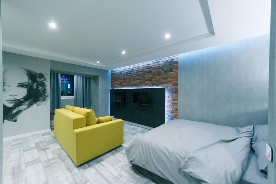 Hotrent City Deluxe Kyiv Exterior photo